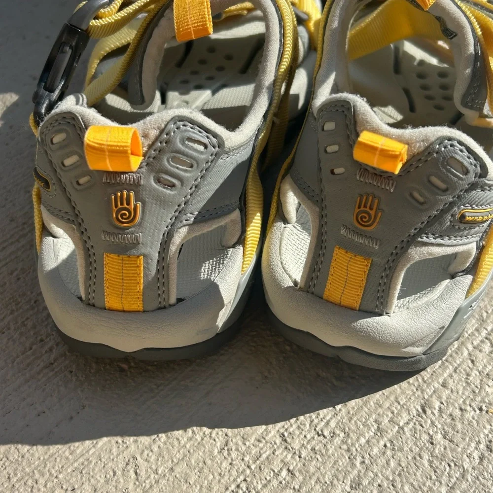 Teva Yellow and Gray Women's Sandals like new. Sz 5 Karnali - Picture 3 of 4
